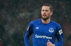 半岛体育-尤文图斯常规赛血战迈阿密热火，肖若腾砍下5记关键球，全场沸腾